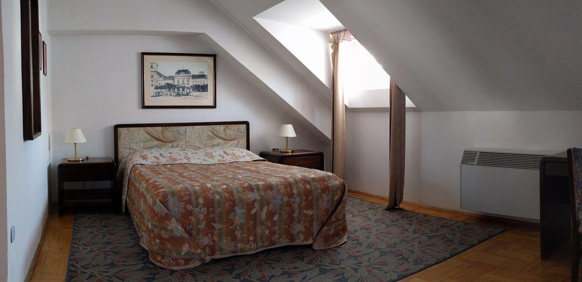 Varkapu Panzio Eger Extérieur photo