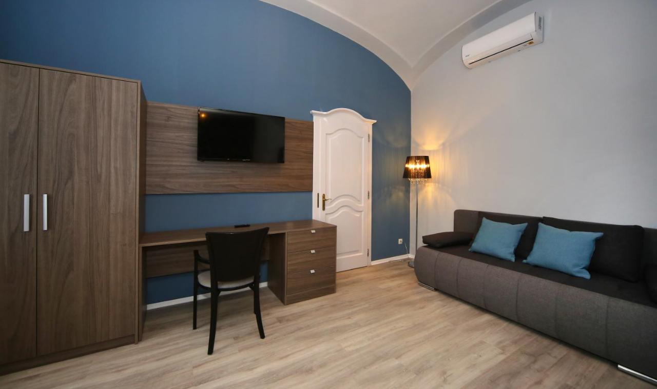 Varkapu Panzio Eger Extérieur photo